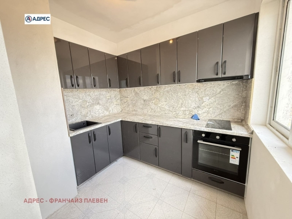 Тристаен апартамент в Ловеч, Център - 100 кв.м за 561 €/кв.м - Снимка #1