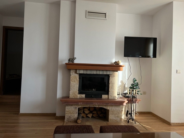 Дава се под наем Тристаен апартамент в Банско - 78 кв.м за 698.19 € - Снимка #1