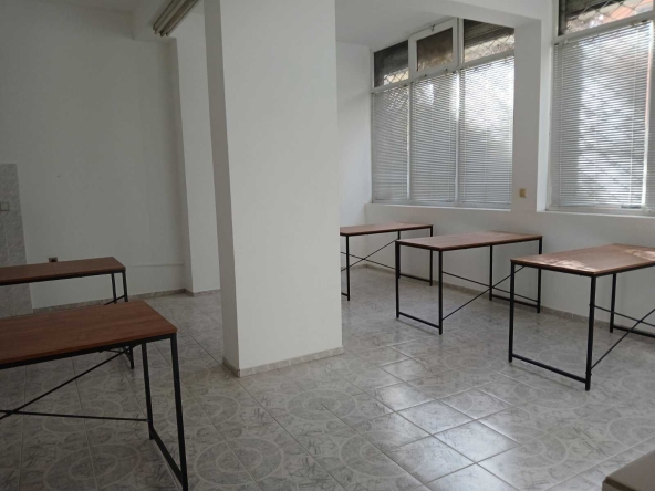 Дава се под наем Офис в Стара Загора, Център - 30 кв.м за 234.09 € - Снимка #1