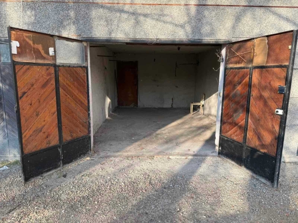 Гараж / Паркомясто в Плевен, Дружба 3 - 24 кв.м за 723 €/кв.м - Снимка #1