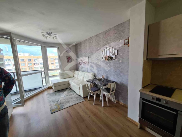 Двустаен апартамент в Бургас, Център - 64 кв.м за 1762 €/кв.м - Снимка #1