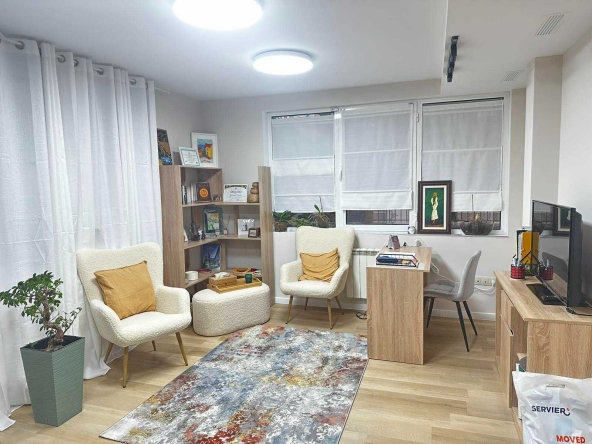 Дава се под наем Офис в София, Гоце Делчев - 60 кв.м за 348.84 € - Снимка #1