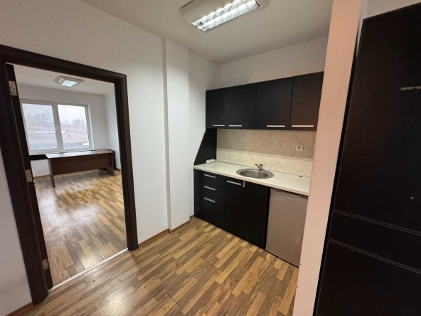 Дава се под наем Офис в Варна, ЖП Гара - 170 кв.м за 1019.49 € - Снимка #1