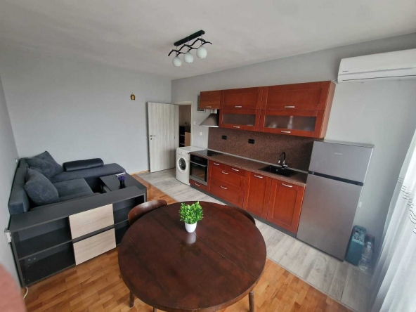 Дава се под наем Двустаен апартамент в Ямбол, Център - 55 кв.м за 348.84 € - Снимка #1