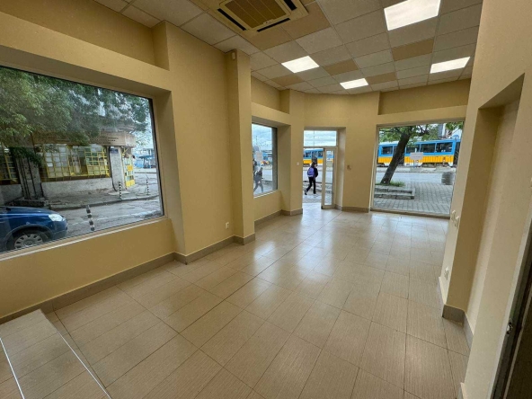 Дава се под наем Магазин в София, Център - 68 кв.м за 648.21 € - Снимка #1