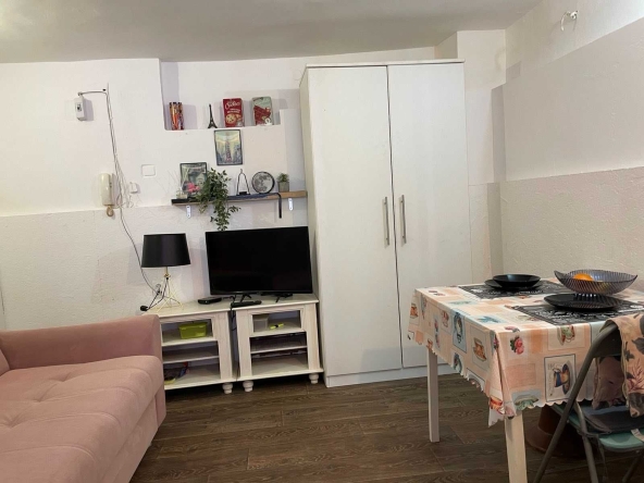 Дава се под наем Едностаен апартамент в Варна, Общината - 30 кв.м за 219.3 € - Снимка #1