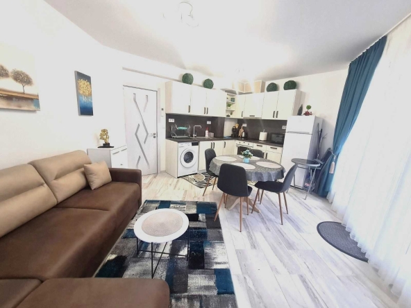Дава се под наем Тристаен апартамент в Варна, Център - 80 кв.м за 887.4 € - Снимка #1