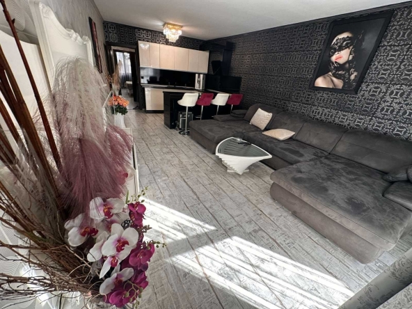 Дава се под наем Тристаен апартамент в Варна, Левски - 105 кв.м за 1495.83 € - Снимка #1