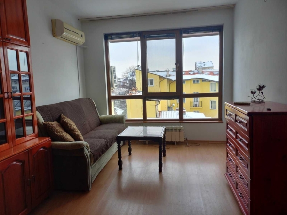 Дава се под наем Тристаен апартамент в София, Зона Б-19 - 105 кв.м за 847.62 € - Снимка #1