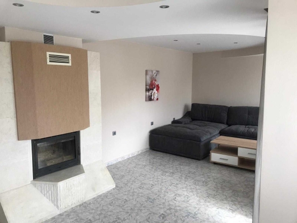 Дава се под наем Тристаен апартамент в Казанлък - 86 кв.м за 348.84 € - Снимка #1
