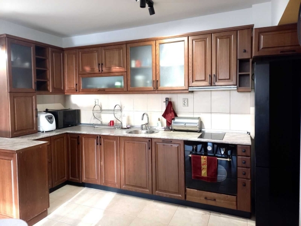 Дава се под наем Тристаен апартамент в София, Център - 110 кв.м за 797.64 € - Снимка #1