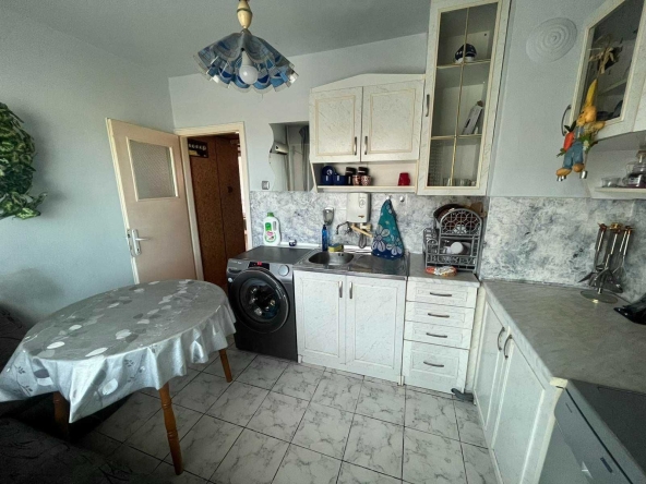 Дава се под наем Тристаен апартамент в Габрово, Трендафил 1 - 75 кв.м за 298.86 € - Снимка #1