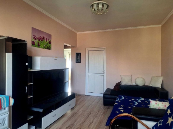 Дава се под наем Тристаен апартамент в Търговище, Център - 70 кв.м за 99747.33 € - Снимка #1