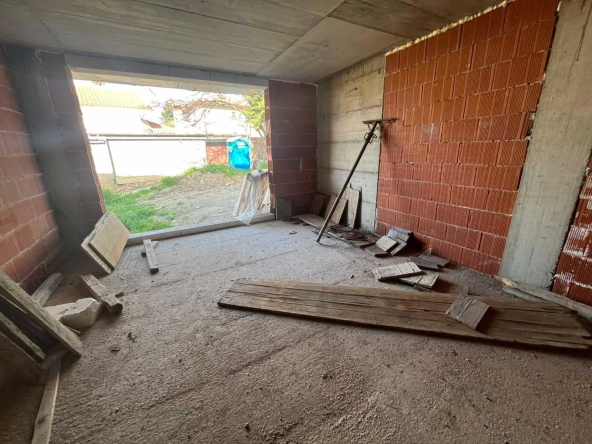 Тристаен апартамент в Казанлък - 122 кв.м за 842 €/кв.м - Снимка #1