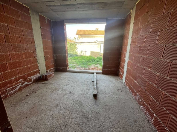 Двустаен апартамент в Казанлък - 71 кв.м за 842 €/кв.м - Снимка #1