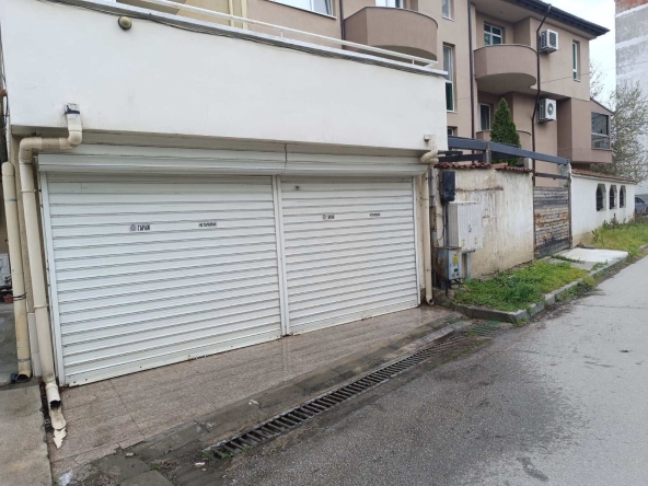 Дава се под наем Гараж / Паркомясто в Пазарджик, Идеален център - 35 кв.м за 149.43 € - Снимка #1