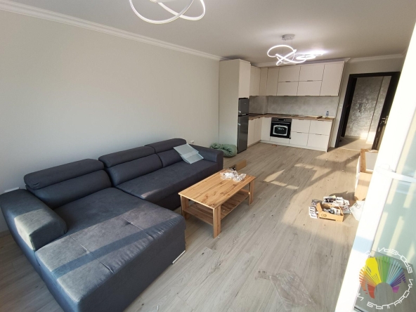 Дава се под наем Двустаен апартамент в Бургас, Славейков - 75 кв.м за 561 € - Снимка #1