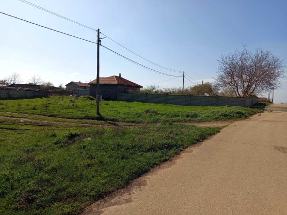 Парцел в с. Божурец, Област Добрич - 1879 кв.м за 18 €/кв.м - Снимка #1