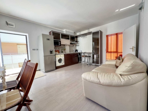 Тристаен апартамент в к.к. Слънчев бряг - 91 кв.м за 532 €/кв.м - Снимка #1