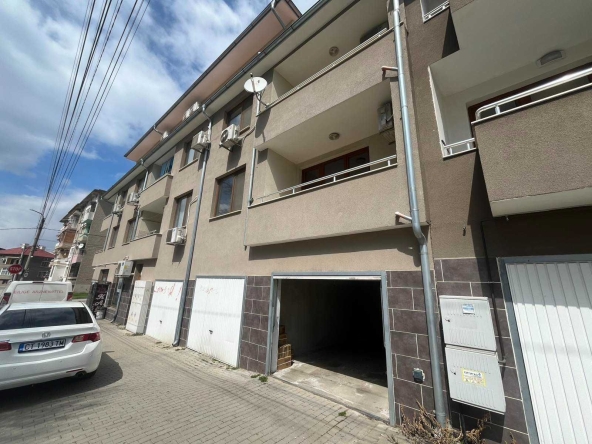 Тристаен апартамент в Казанлък - 108 кв.м за 874 €/кв.м - Снимка #1