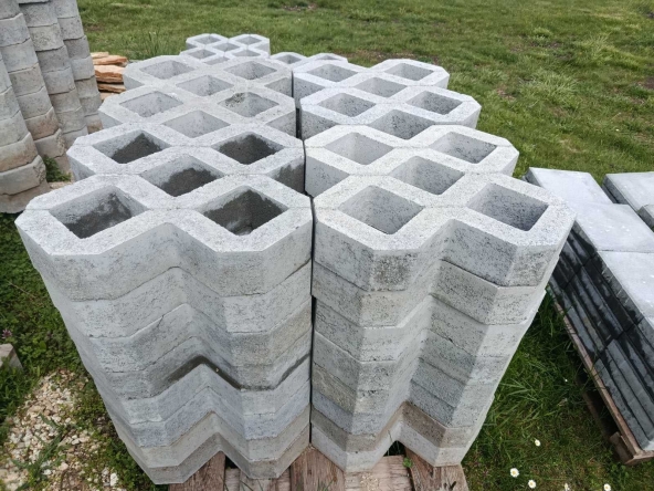 Дава се под наем Гараж / Паркомясто в с. Ярджиловци, Област Перник - 1 кв.м за 897.6 € - Снимка #1