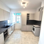 Дава се под наем Тристаен апартамент в София, Център - 100 кв.м за 796.62 € - Снимка #1