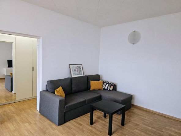 Дава се под наем Двустаен апартамент в Пловдив, Тракия - 60 кв.м за 375 € - Снимка #1