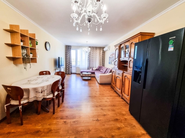 Дава се под наем Тристаен апартамент в Бургас, Зорница - 104 кв.м за 1020 € - Снимка #1