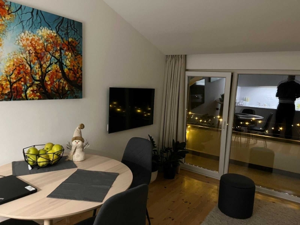 Дава се под наем Двустаен апартамент в Пловдив, Център - 60 кв.м за 548.25 € - Снимка #1