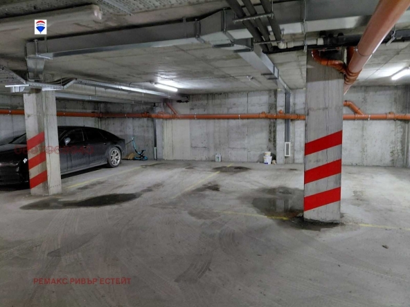 Дава се под наем Гараж / Паркомясто в Русе, Възраждане - 15 кв.м за 99.45 € - Снимка #1