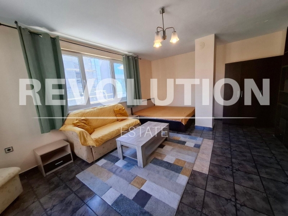 Дава се под наем Двустаен апартамент в Варна, Център - 60 кв.м за 348.84 € - Снимка #1