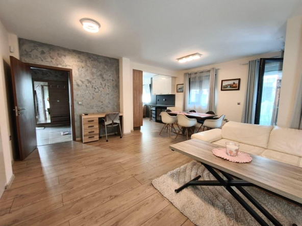 Дава се под наем Къща в Бургас, Сарафово - 160 кв.м за 1495.83 € - Снимка #1