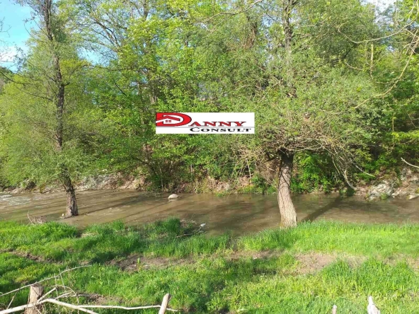 Парцел в Велико Търново, Акация - 1800 кв.м за 4 €/кв.м - Снимка #1