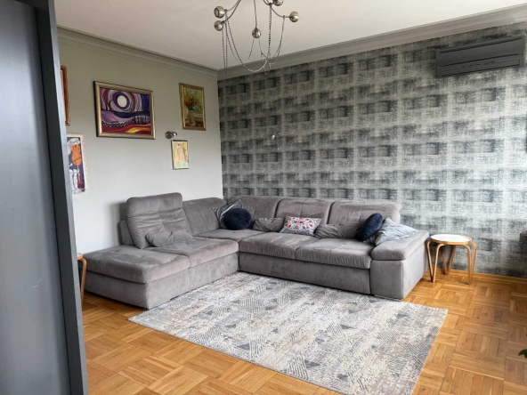 Дава се под наем Четиристаен апартамент в София, Яворов - 100 кв.м за 987.36 € - Снимка #1