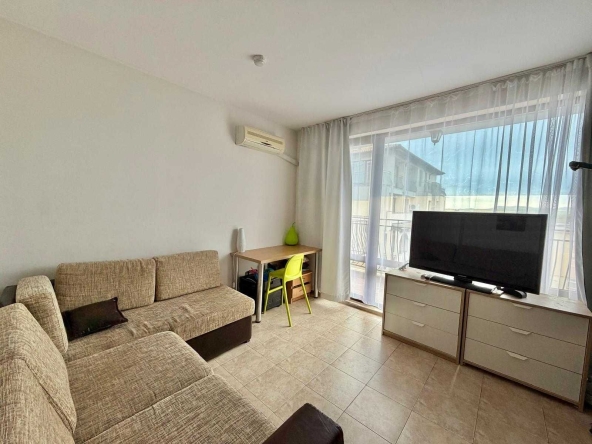 Тристаен апартамент в Несебър - 70 кв.м за 634 €/кв.м - Снимка #1
