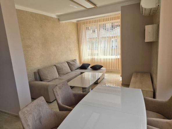 Дава се под наем Тристаен апартамент в София, Център - 100 кв.м за 847.62 € - Снимка #1