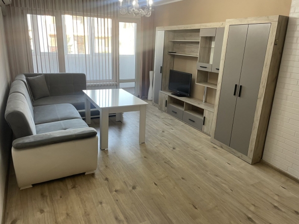 Дава се под наем Двустаен апартамент в Ямбол, Диана - 68 кв.м за 318.75 € - Снимка #1