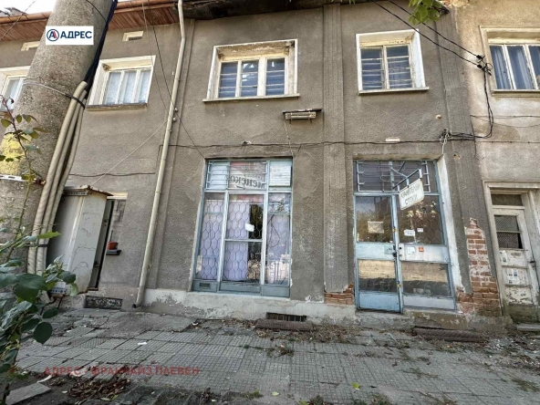 Къща в с. Телиш, Област Плевен - 68 кв.м за 90 €/кв.м - Снимка #1