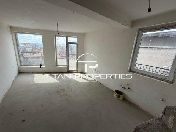 Тристаен апартамент в Айтос - 130 кв.м за 357 €/кв.м - Снимка #1