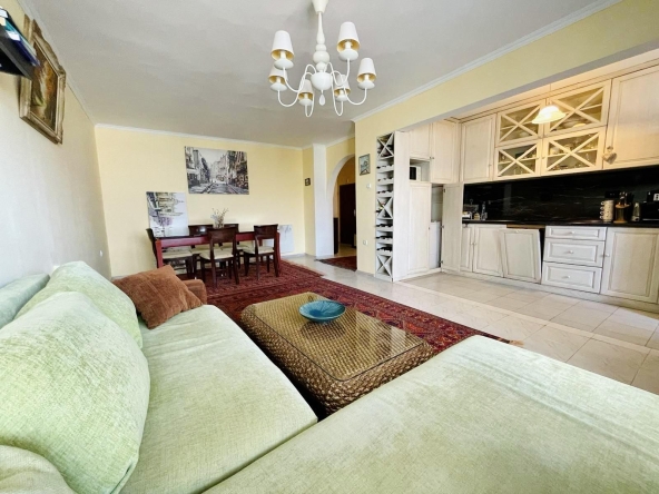 Дава се под наем Тристаен апартамент в Бургас, Лазур - 80 кв.м за 561 € - Снимка #1