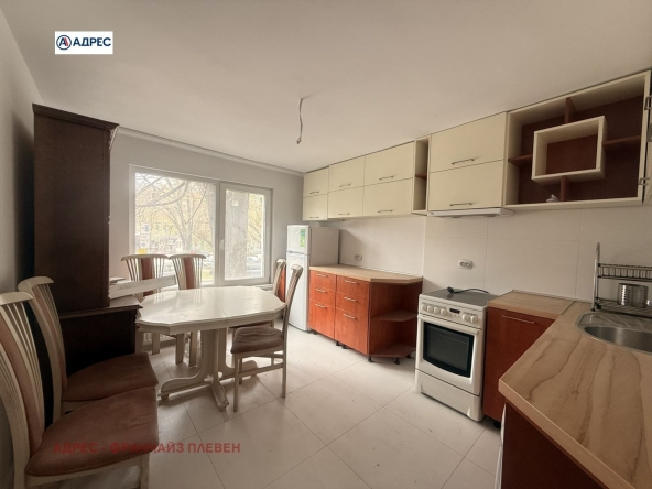Тристаен апартамент в Плевен, Идеален център - 87 кв.м за 1038 €/кв.м - Снимка #1