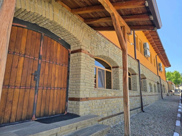 Хотел в с. Стара река, Област Сливен - 1580 кв.м за 355 €/кв.м - Снимка #1