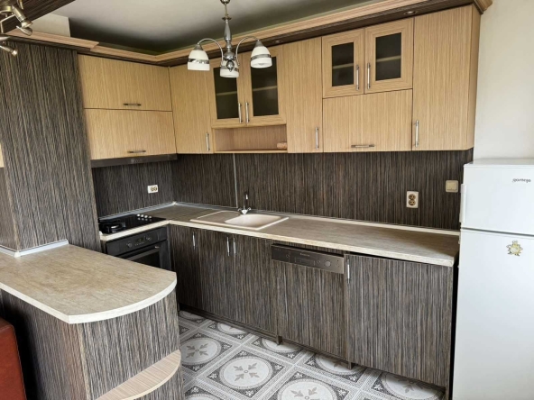 Дава се под наем Двустаен апартамент в Шумен, Център - 60 кв.м за 348.84 € - Снимка #1