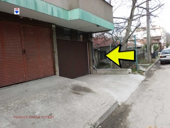 Гараж / Паркомясто в Русе, Ялта - 18 кв.м за 1085 €/кв.м - Снимка #1