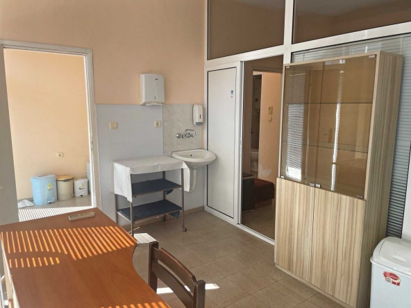 Дава се под наем Офис в к.к. Слънчев бряг - 36 кв.м за 2992.17 € - Снимка #1