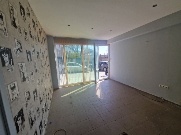 Офис в Варна, Погреби - 46 кв.м за 610 €/кв.м - Снимка #1