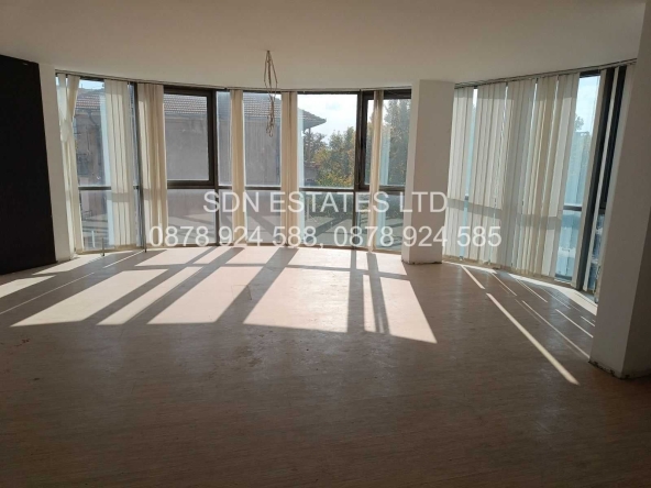 Тристаен апартамент в Казанлък - 180 кв.м за 737 €/кв.м - Снимка #1