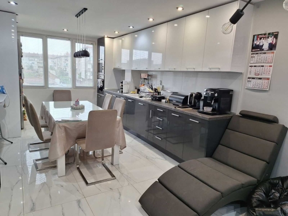 Многостаен апартамент в Казанлък - 118 кв.м за 994 €/кв.м - Снимка #1