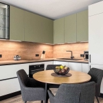 Дава се под наем Тристаен апартамент в Бургас, Изгрев - 98 кв.м за 987.36 € - Снимка #1