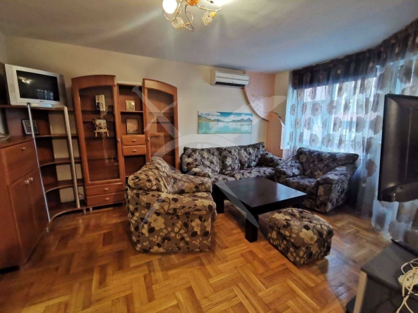 Дава се под наем Тристаен апартамент в Пловдив, Кършияка - 90 кв.м за 548.25 € - Снимка #1